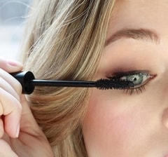How to properly and professionally apply mascara on eyelashes