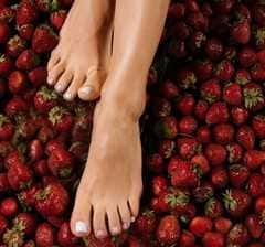folliculitis and strawberry legs
